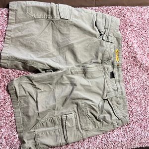 Men’s Noble outfitters Canvas cargo shorts size 44